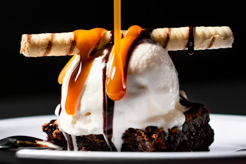 Brownie con helado.